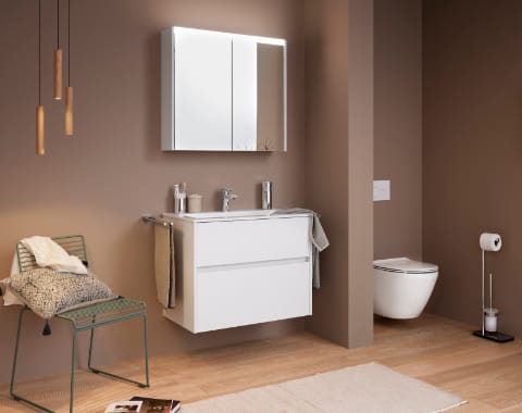 DIANA S Bad mit Licht und Teppich