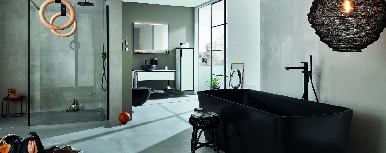 Trendfarbe Schwarz im Badezimmer – Kollidiert Pflege mit Ästhetik?