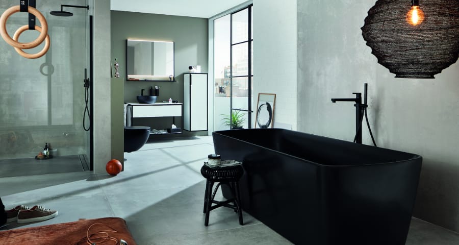 Trendfarbe Schwarz im Badezimmer – Kollidiert Pflege mit Ästhetik?