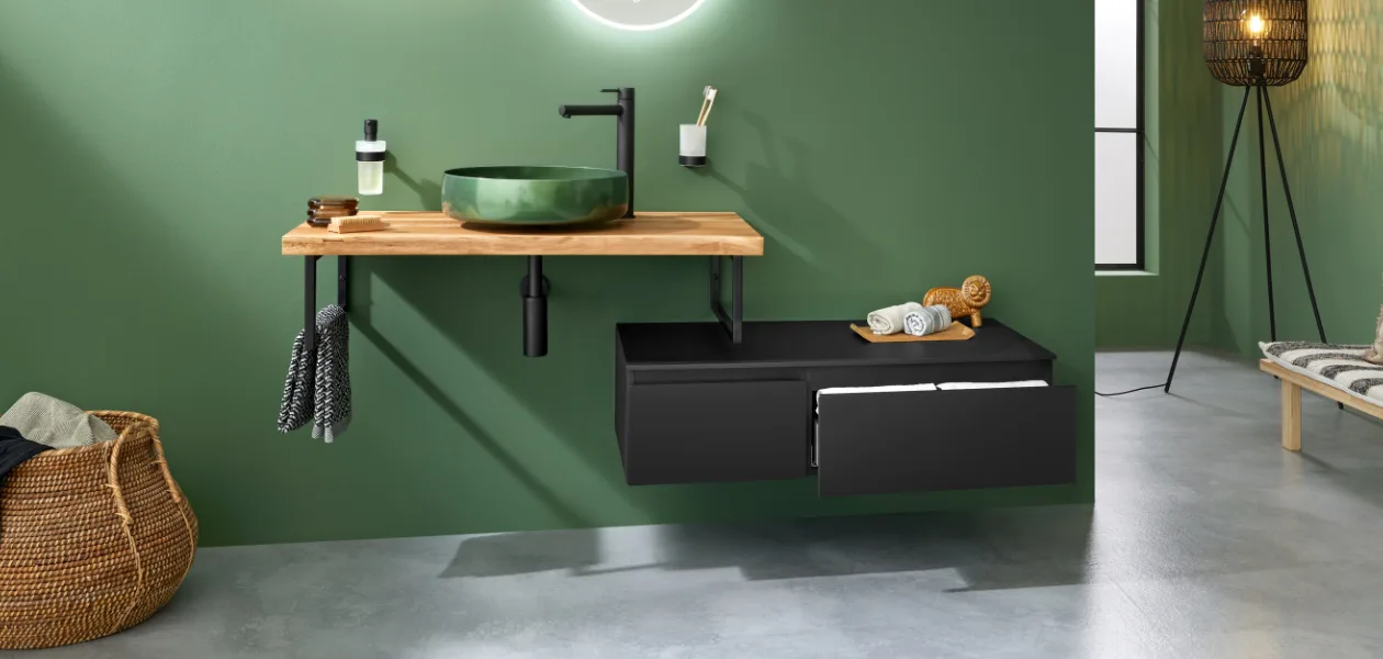 DIANA Badwelt L schwarze Badmöbel und Armatur